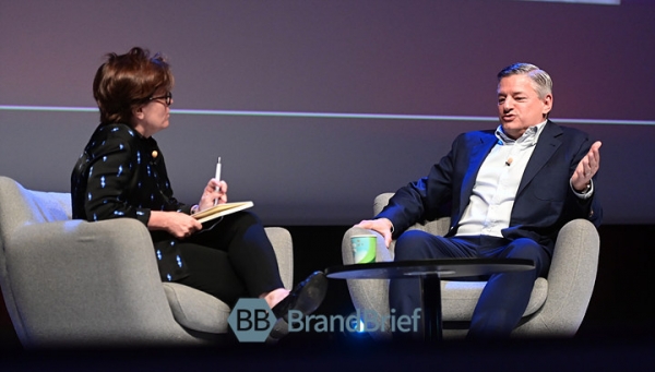 (좌측부터)카라 스위셔 (Kara Swisher)와 테드 서랜도스(Ted Sarandos) 넷플릭스 공동 CEO.
  ⓒ프랑스 칸 = 이기륭 기자