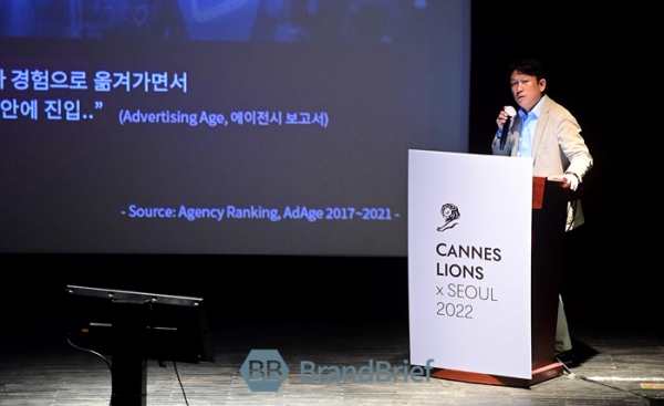 마케터들이 주목해야 할 애드테크(Ad-Tech)를 주제로 강연하고 있는 김범용 LG CNS 디지털마케팅사업단장. ⓒ정상윤 기자