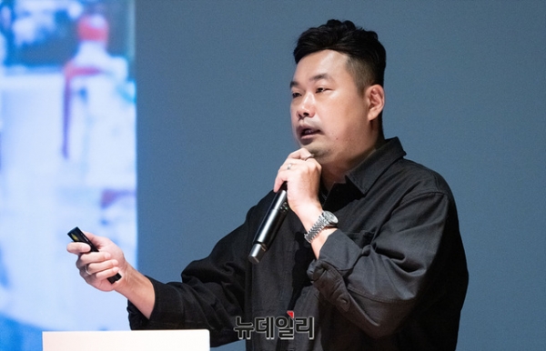 이성헌 돌고래유괴단 부대표가 25일 서울 광화문 시네큐브에서 열린 ‘칸 라이언즈 서울 2024’에서 강연을 진행 중인 모습. ⓒ서성진 기자