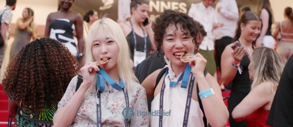 (왼쪽부터)오수빈 아트디렉터, 박선미 카피라이터. ⓒ프랑스 칸=이준원 기자