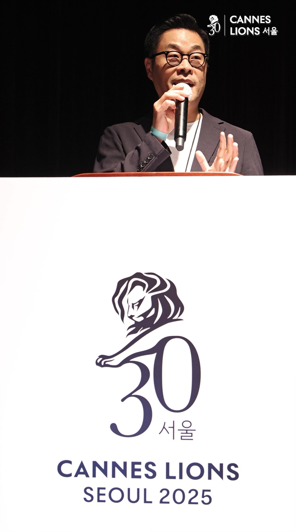 권용규 배달의민족 파트너성장센터 담당 상무가 '배달의민족이 만들어가는 Digital Hospitality'를 주제로 발표 중이다. ⓒ정상윤 기자